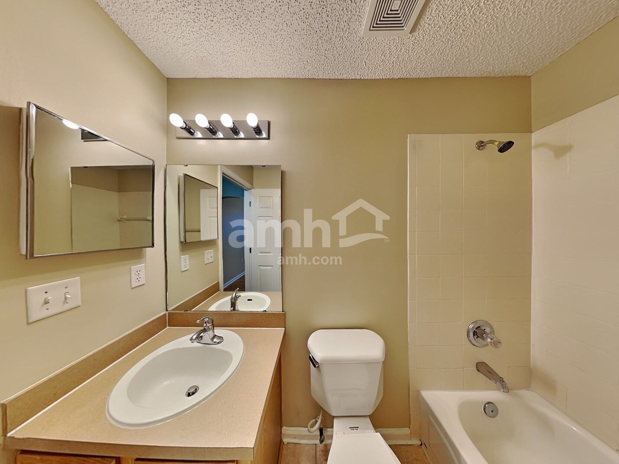 Building Photo - 3079 Wavering Ln