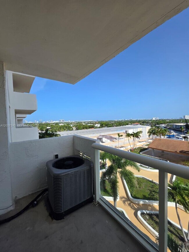 Building Photo - 13499 Biscayne Blvd