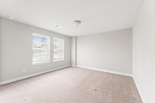 Building Photo - 415 Northern Pike Dr