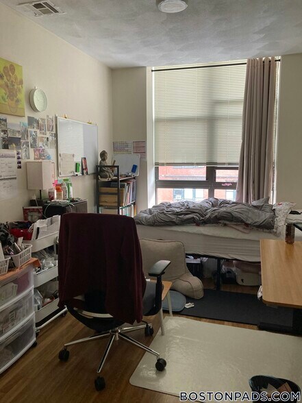 Building Photo - 81 Essex St