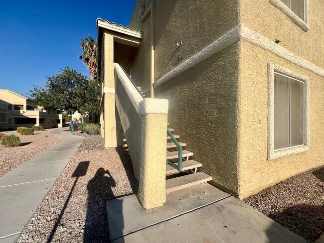 Primary Photo - Spacious 3-bedroom, 2-bath condo with acce...
