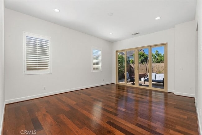 Building Photo - 154 Pavilion Park