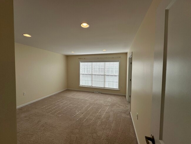 Building Photo - 410 Mayer Pl