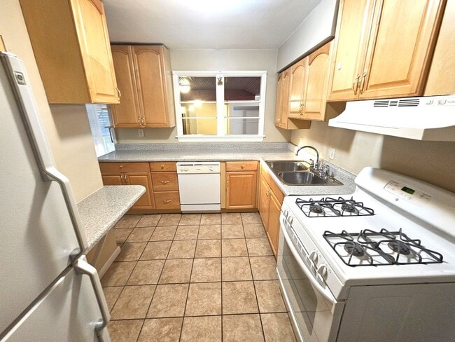 Building Photo - Spacious Ranch Home