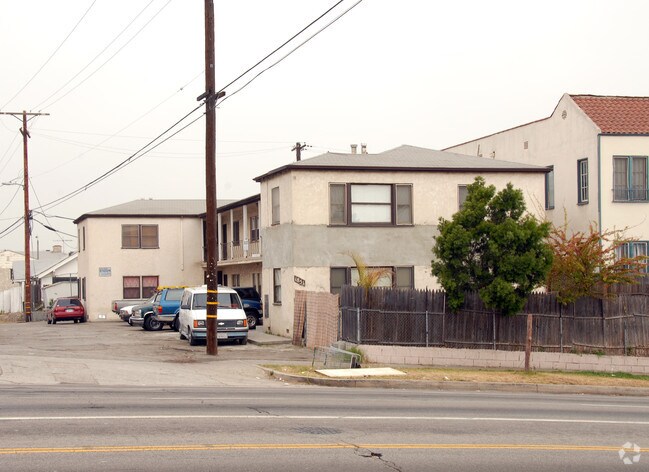 Primary Photo - 1851 S La Brea Ave