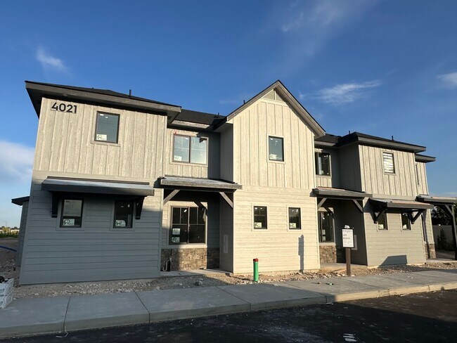 Building Photo - 4095 S Lone Pne Wy