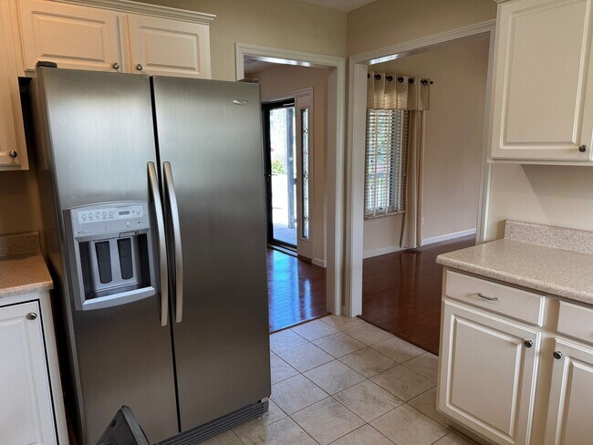 Building Photo - Weaverville - Well Kept Townhome with Flex Space