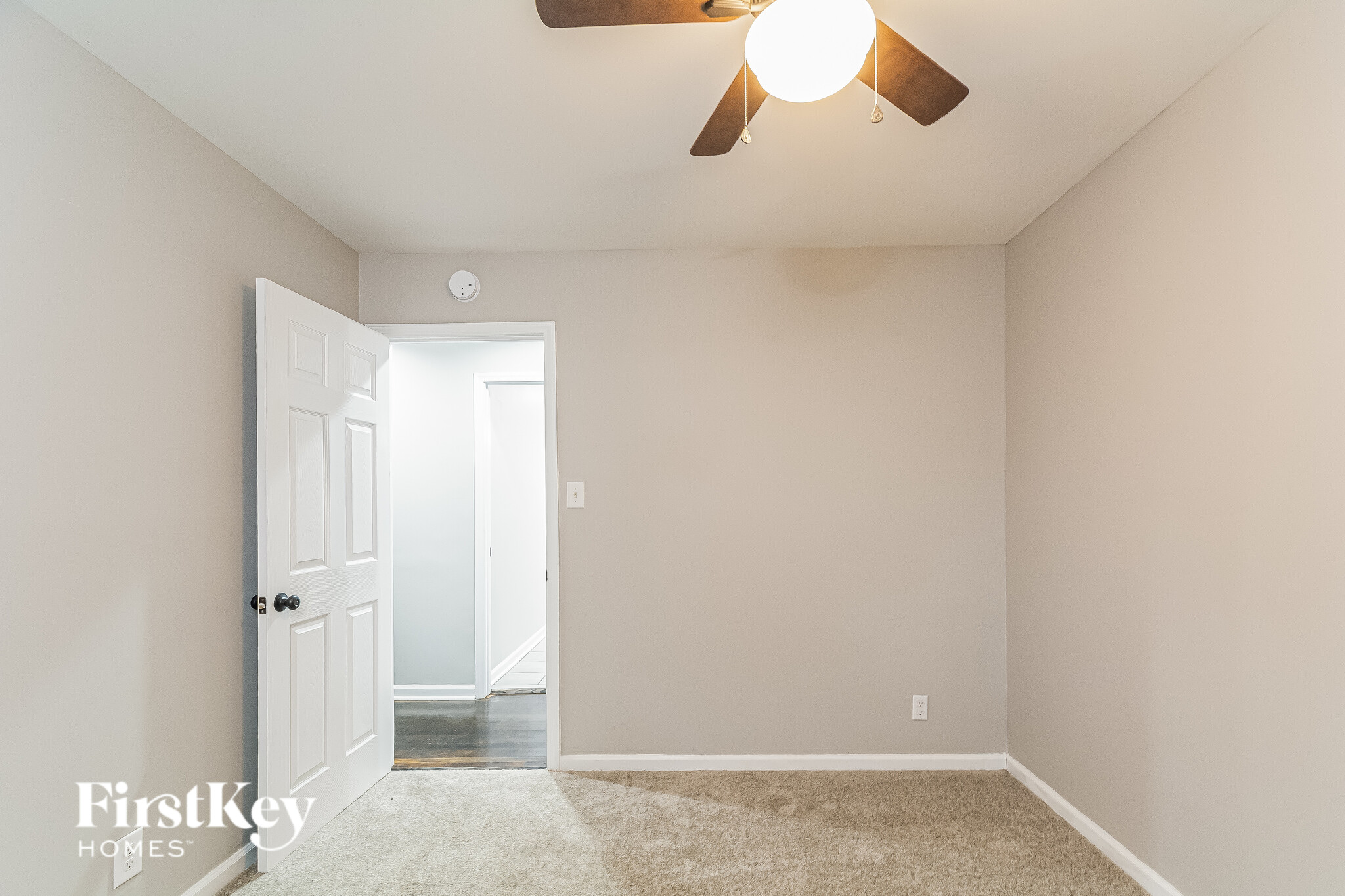 Building Photo - 401 Sparella St