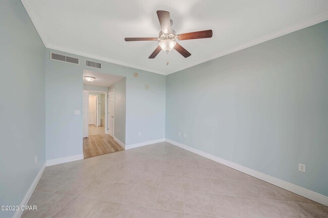 Building Photo - 2400 Grandiflora Blvd