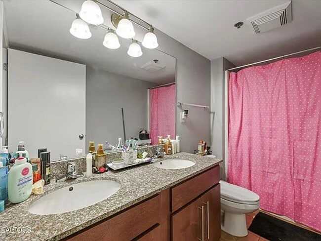 Building Photo - Lake Plaza #201 for FALL 2026! Early Move  8/01/26- $3300/month includes ONE assigned parking spa...