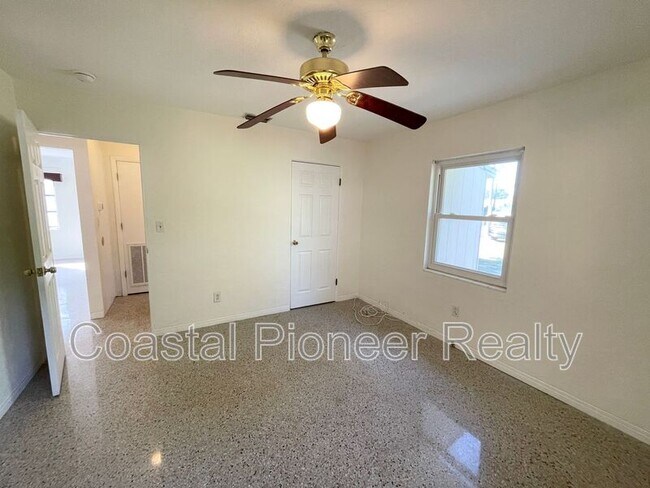 Building Photo - 1711 31st St S