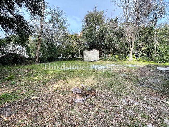 Building Photo - 10452 Pinehurst Dr