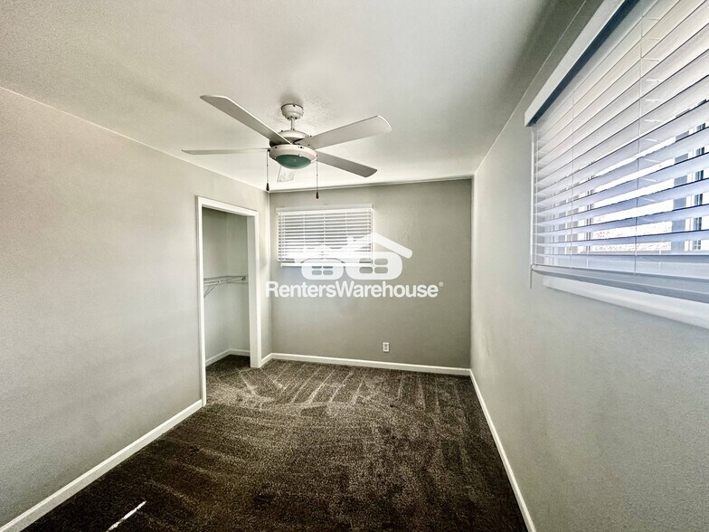 Building Photo - 4120 SE 15th Ct