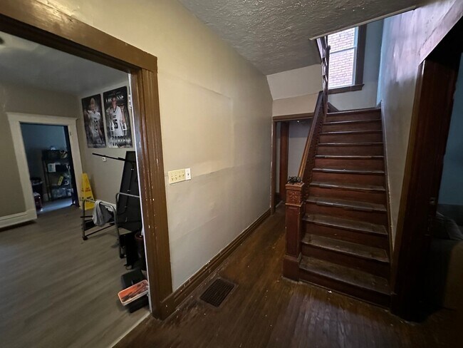 Building Photo - 2661 Bellevue Ave