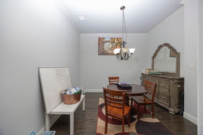 Building Photo - 5579 Lightfoot Ln