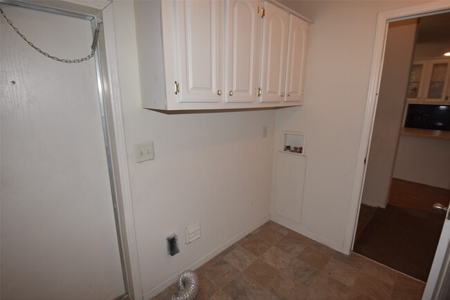 Building Photo - 10007 Elderberry Park Ln