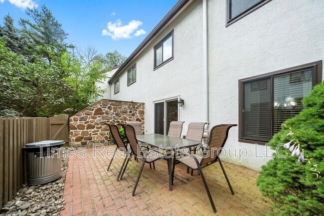 Building Photo - 113 Pinecrest Ln