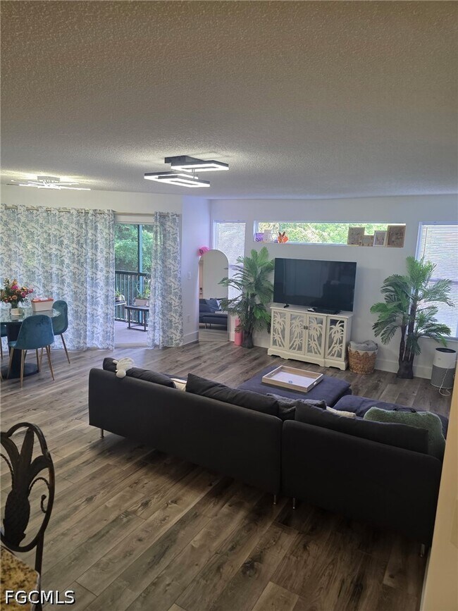 Building Photo - 8870 Colonnades Ct W