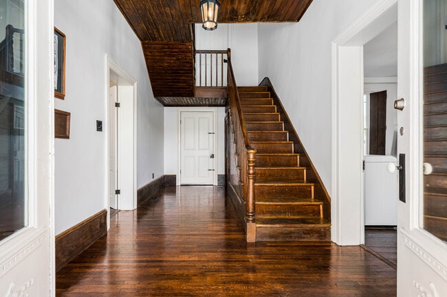 Building Photo - 120 S Cherokee St