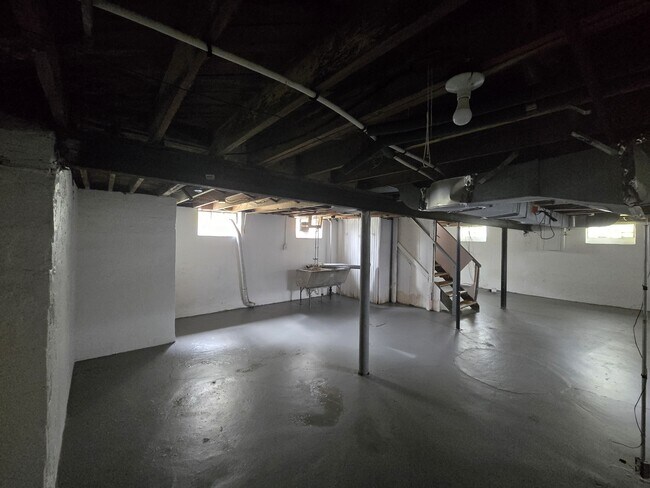 Building Photo - 9585 Robson St