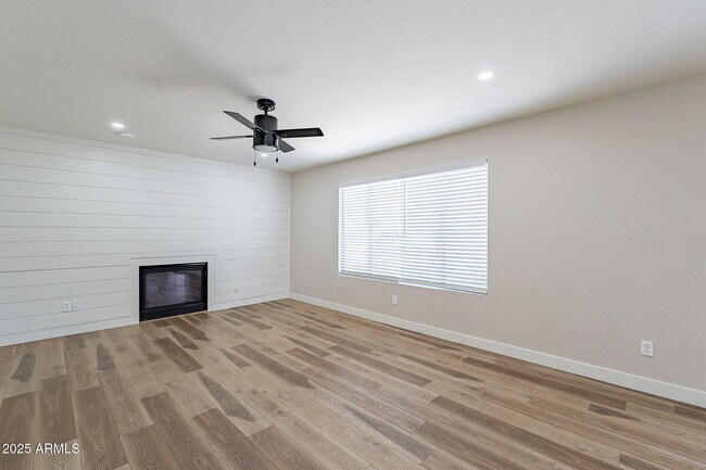 Building Photo - 15885 W Apache St