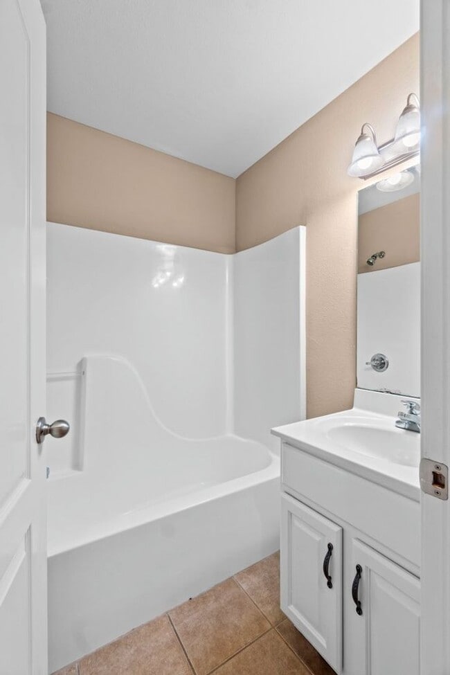 Building Photo - 2862 Larkspur Ct