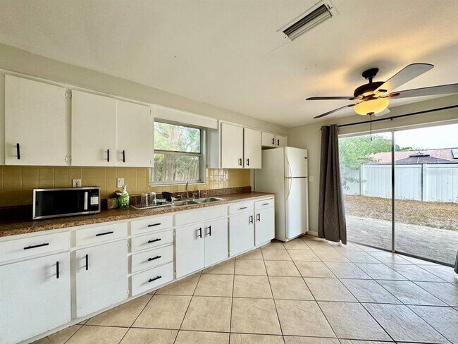 Building Photo - 14875 56th St N