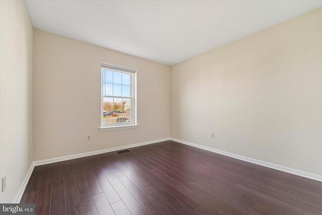 Building Photo - 5202 Drawbridge Ct