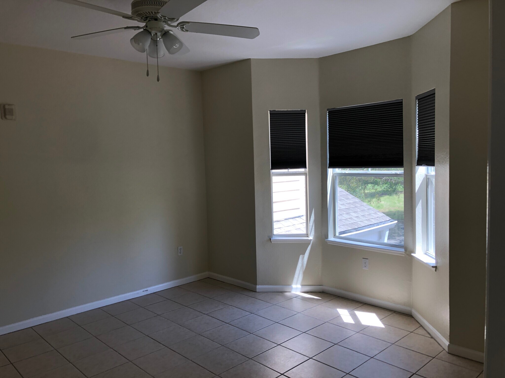 Building Photo - 2801 Chancellorsville Dr