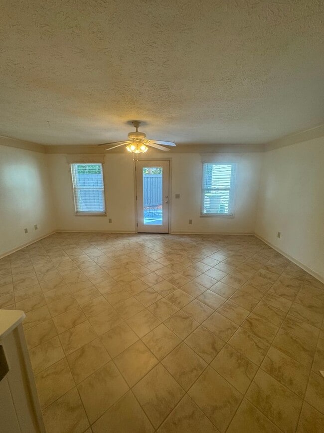Building Photo - 6545 N Lagoon Dr