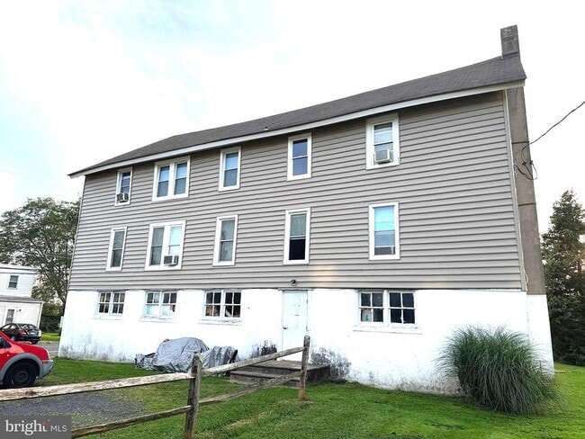 Primary Photo - 2420 N 5th St