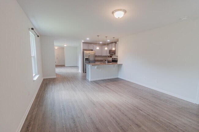 Building Photo - 591 Mossbank Loop