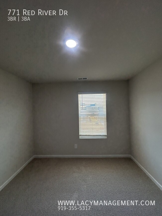 Building Photo - 771 Red River Dr