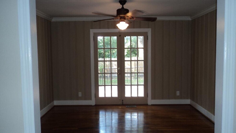 den french doors to rear patio & backyard - 1500 Meads Rd