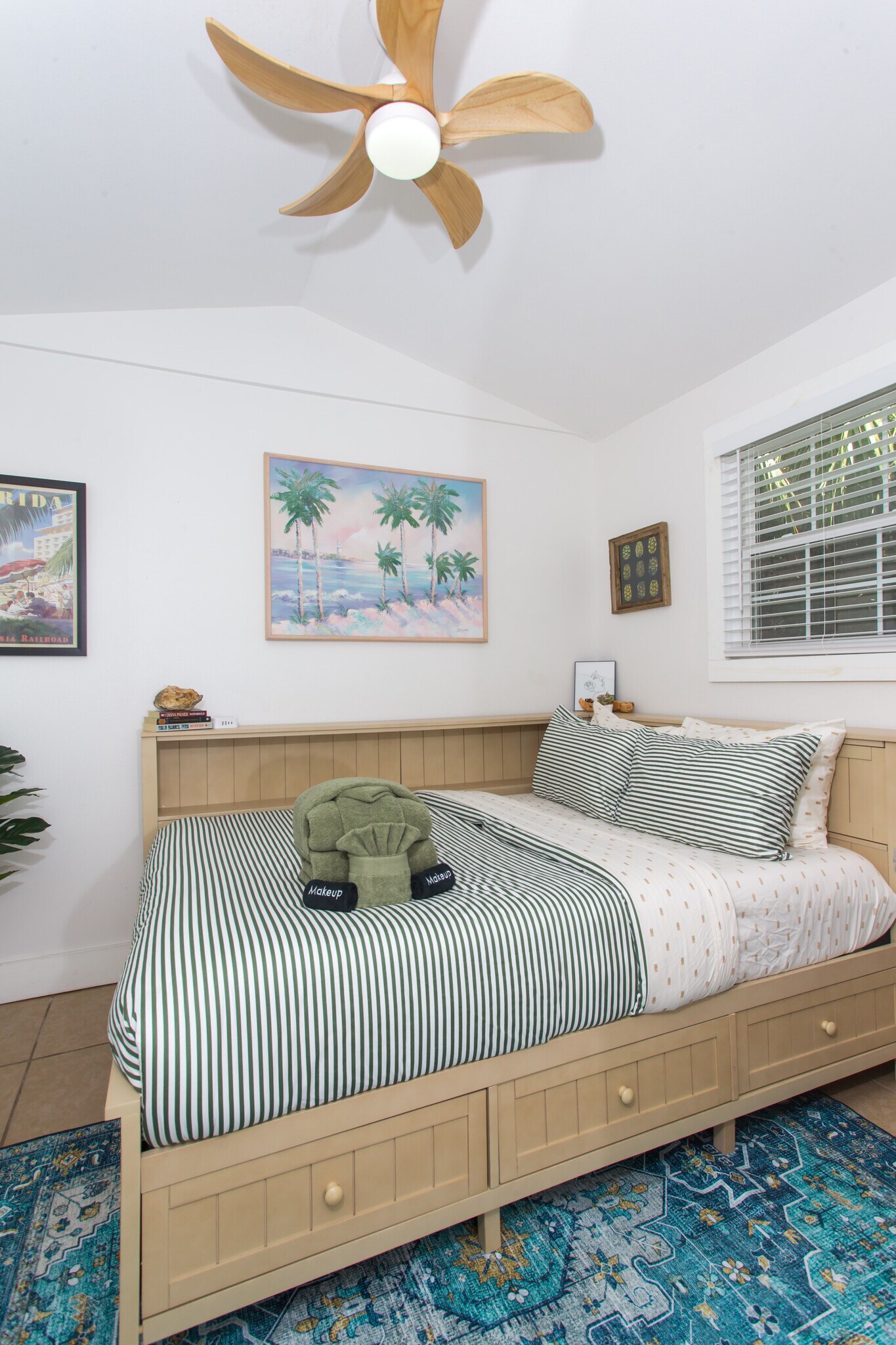 Building Photo - 608 N 9th Ave