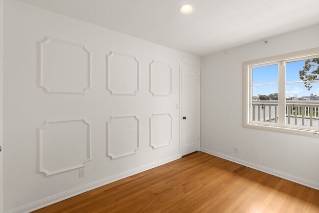 Building Photo - 7851 Hillside Dr