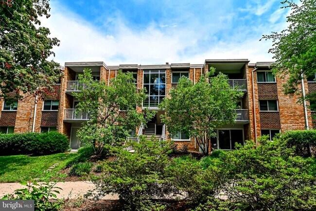 Building Photo - 8000 Le Havre Pl