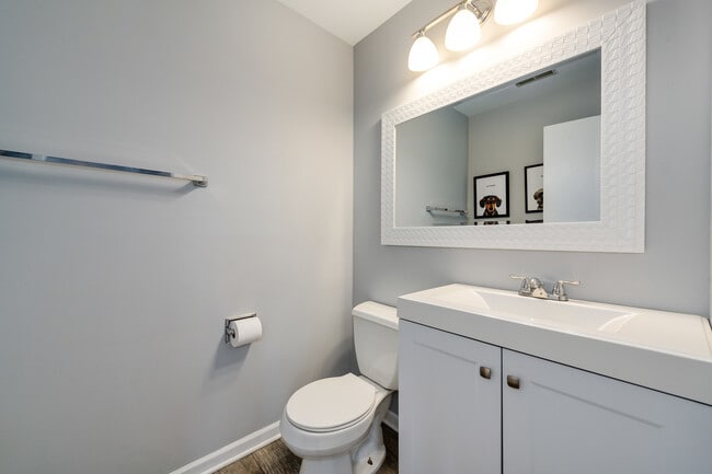 Building Photo - 2389 N Wayne Ave