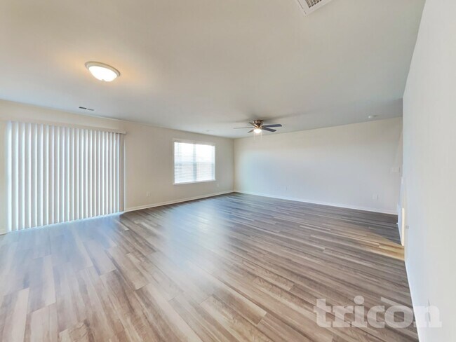 Building Photo - 33 Chalet Ct