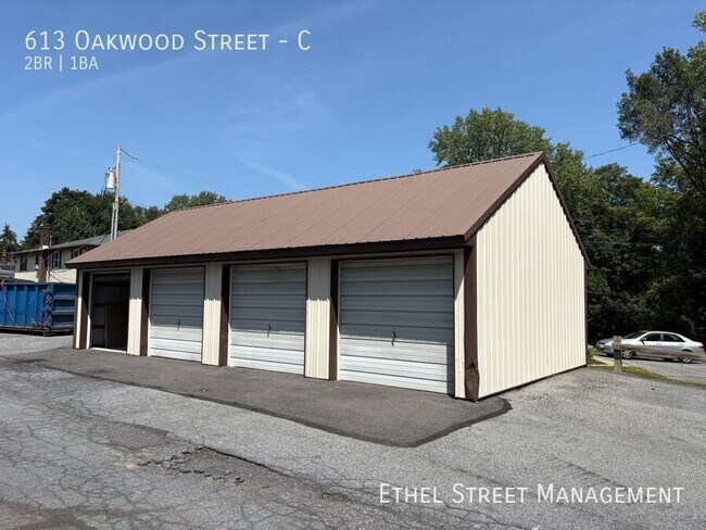 Building Photo - 613 Oakwood St