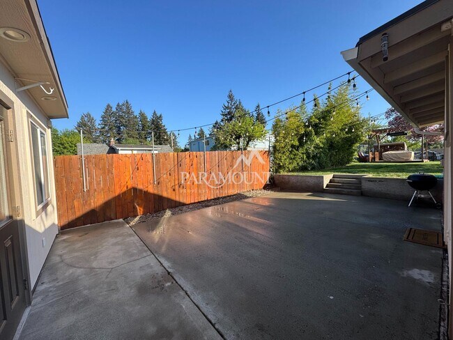 Building Photo - Stunning 3-bedroom, 1-bath home with a water view and fantastic amenities!