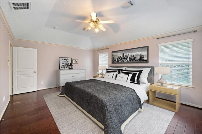 Building Photo - 2626 Couch St