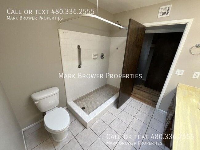 Building Photo - 3229 S Fairfield Dr