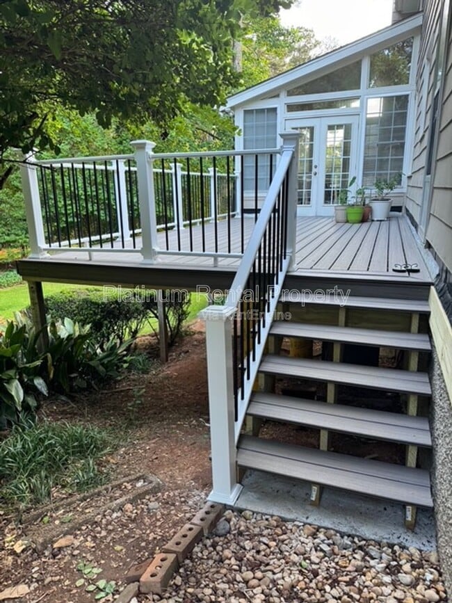 Building Photo - 4007 Shady Cir NW