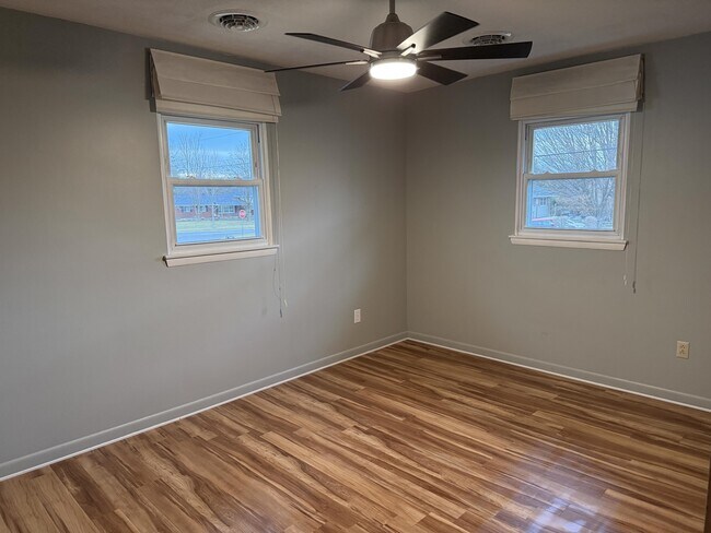 Building Photo - 304 Madison St