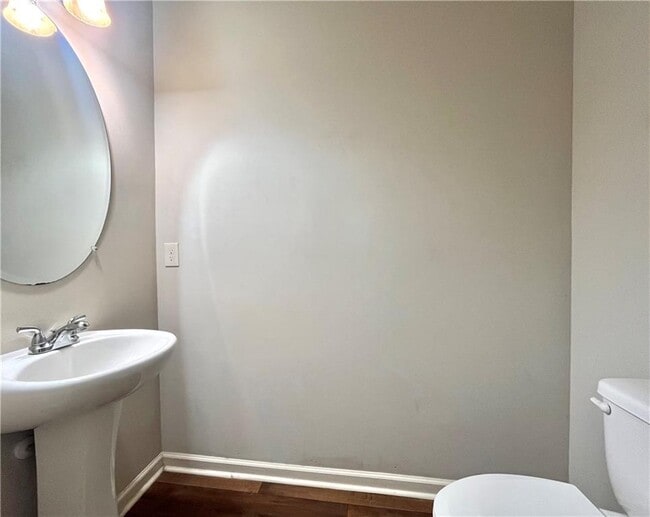 Building Photo - 348 Turtle Creek Dr