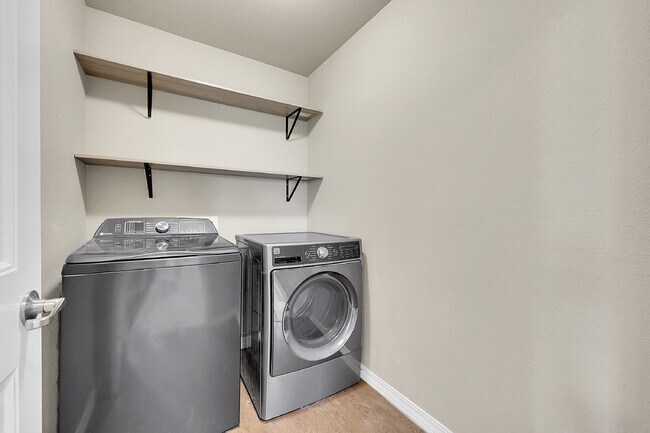 Building Photo - $2,795 - 3 Bed, 2.5 Bath Home with Fenced ...