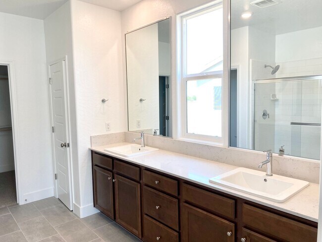 Building Photo - BRAND NEW 4/3.5 Lennar with In-Law Suite