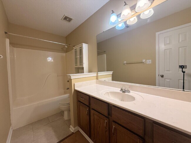 Building Photo - "Charming 3-Bedroom Lakeland Home with Cozy Fireplace & Gleaming Hardwood Floors!"