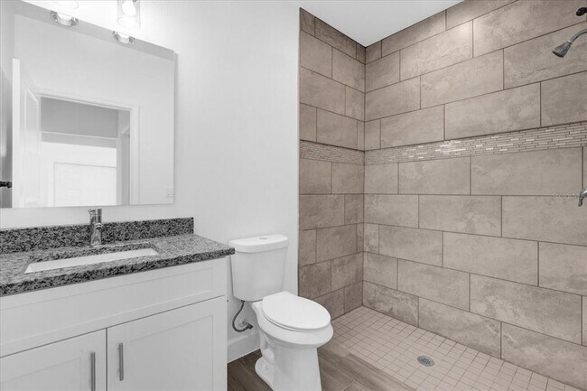 Building Photo - 452 Lake Shore Pkwy